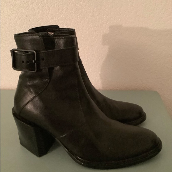 Helmut Lang Black Leather Ankle Size 37 1/2 Boots Made In Italy! - Picture 1 of 11
